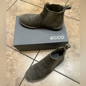 Ecco Jamestown men’s Chelsea boots; Tarmac (olive) suede - Fantastic condition!